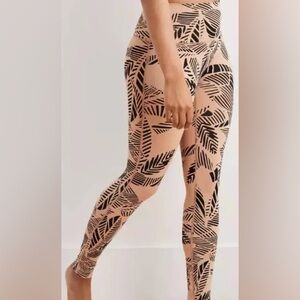 Aerie Chill. Play. Move. Palm Printed Leggings Size Medium